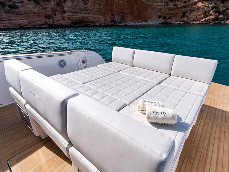 Pardo Yachts Pardo 38 między profesjonalistami a osobami prywatnymi w Sibenik