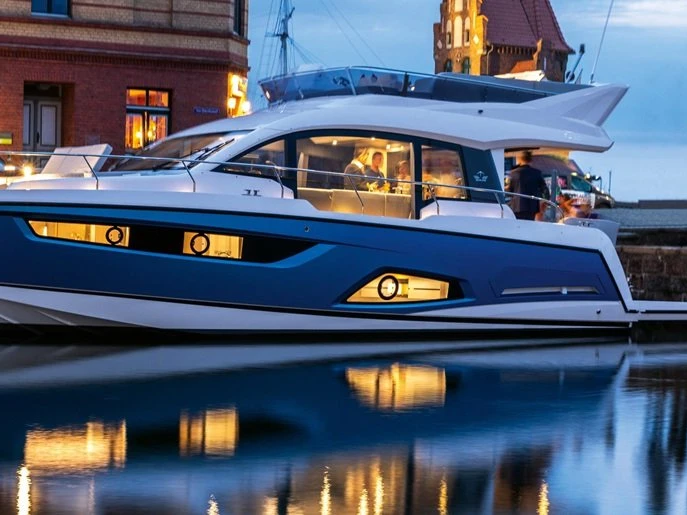 Sealine Sealine F430 między profesjonalistami a osobami prywatnymi w Punat
