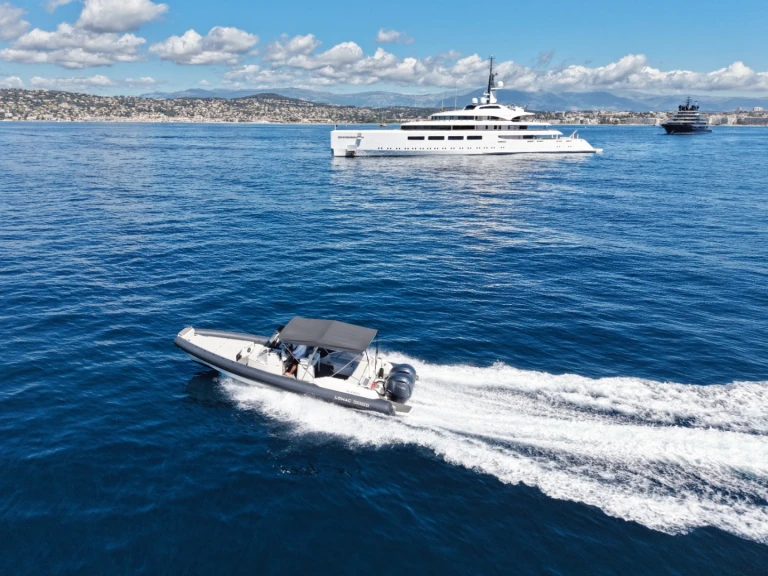 Wynajmij Lomac Gran Turismo 10.5 w Cannes