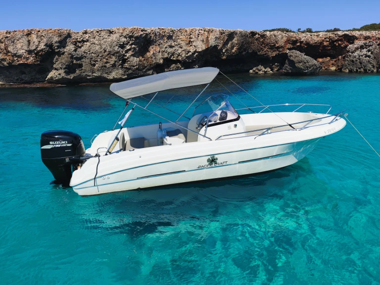 Wynajmij Pacific Craft Pacific Craft 670 Open w Cala en Bosch