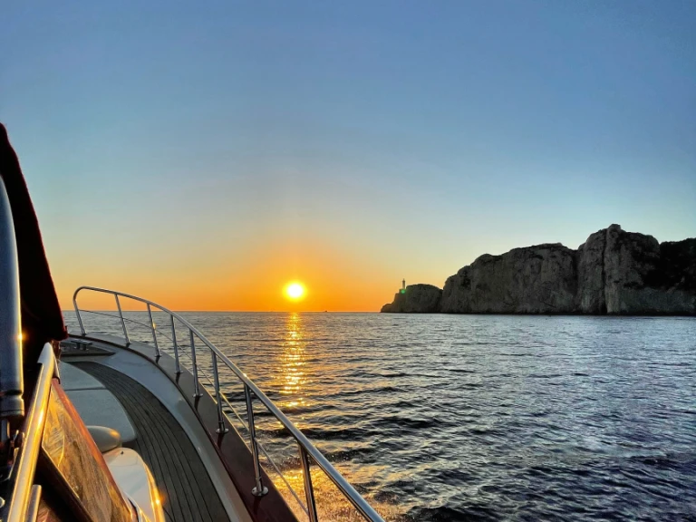Fratelli Aprea Sorrento 32 Semi Cabinato między profesjonalistami a osobami prywatnymi w Capri