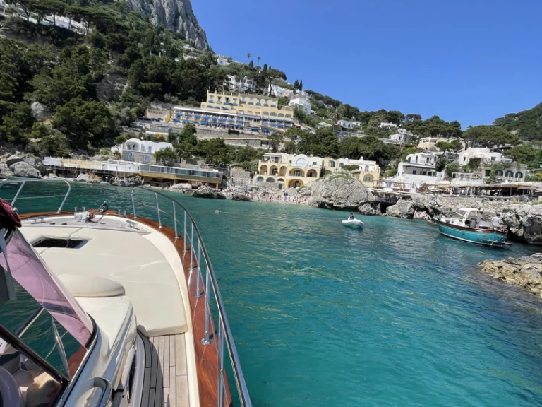 Wynajem w Capri- Fratelli Aprea Sorrento 32 Semi Cabinato na SamBoat