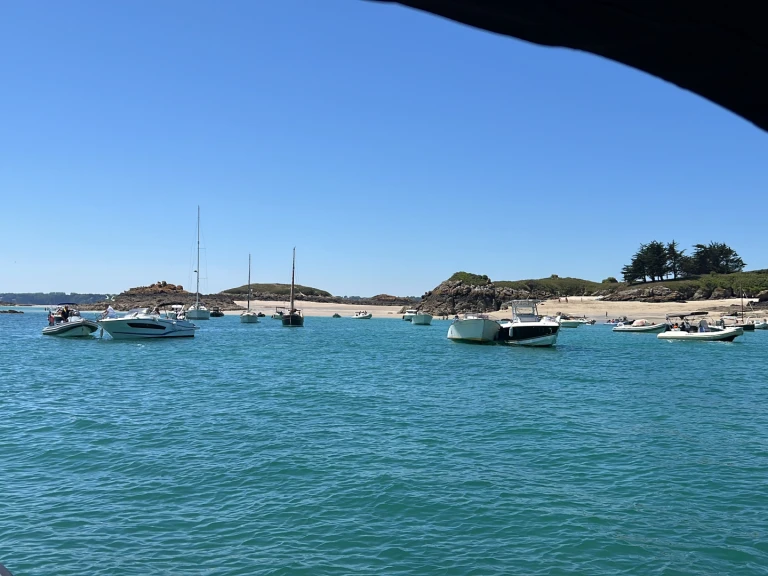 Wynajmij Quicksilver Activ 675 Sundeck w Saint-Malo
