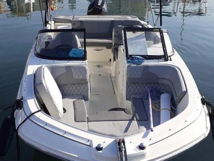 Wynajmij Bayliner VR6 OB w Club Náutico can Pastilla