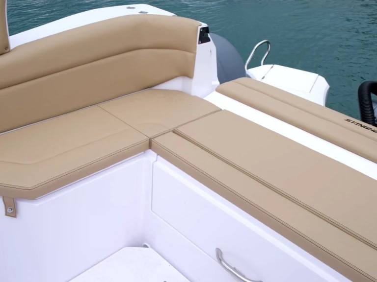 Italboats STHINGER 28 GT między profesjonalistami a osobami prywatnymi w Hyeres