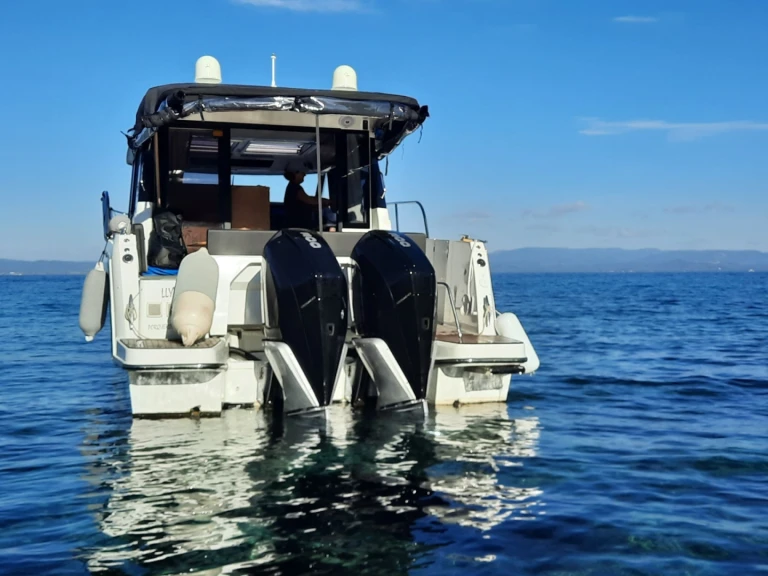 Wynajmij Motorówka z lub bez skippera Jeanneau w Hyeres