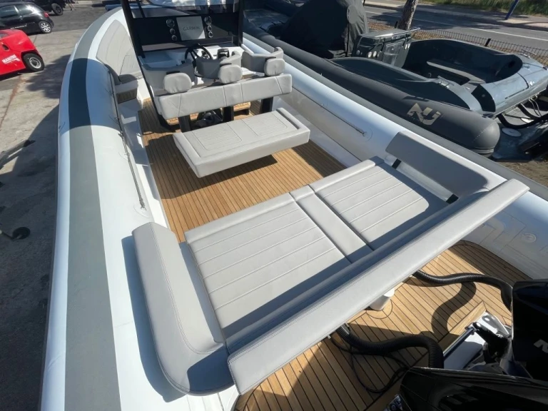 Wynajmij Novamarine RH 1000 w Hyeres