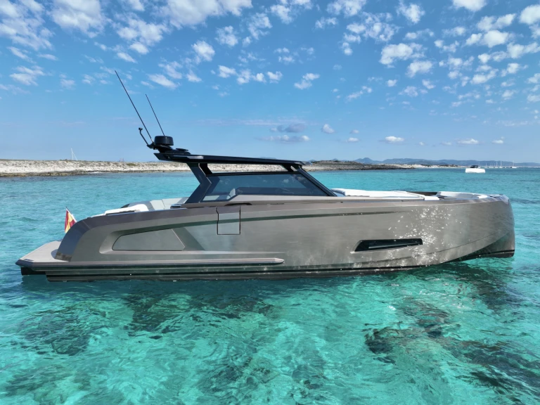 Motorówka do wynajmu w Ibiza Town w najlepszej cenie
