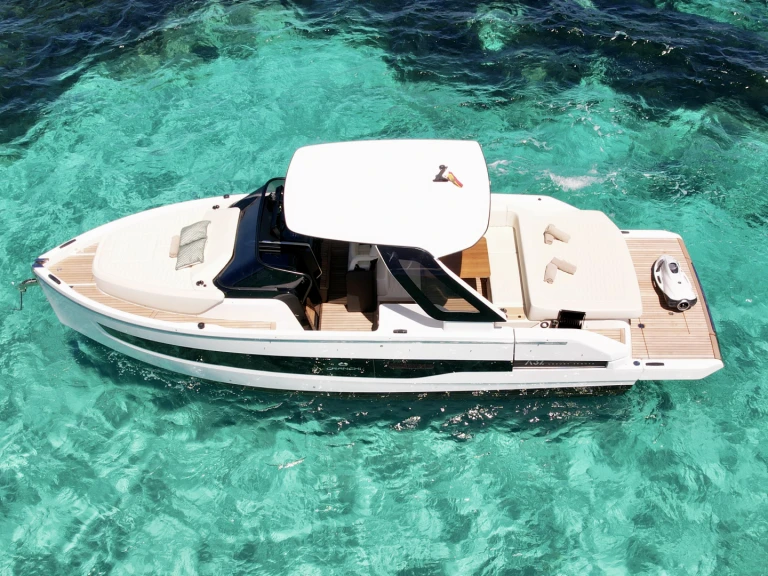 Motorówka do wynajmu w Ibiza Town w najlepszej cenie