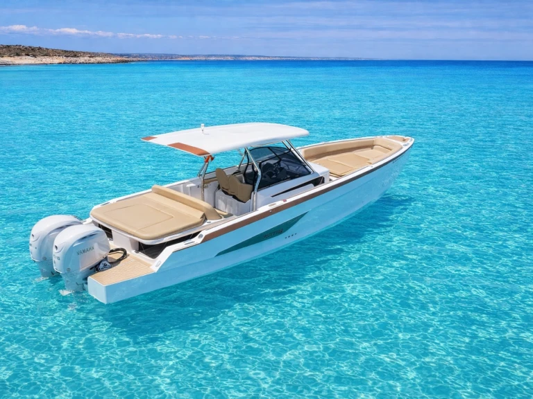 Motorówka do wynajmu w Ibiza Town w najlepszej cenie