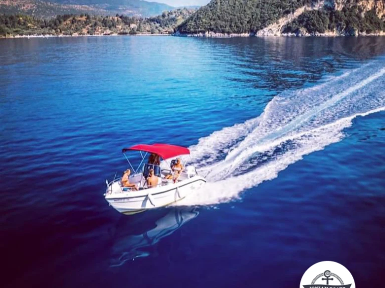 Poseidon Blu Water 170 między profesjonalistami a osobami prywatnymi w Nydri