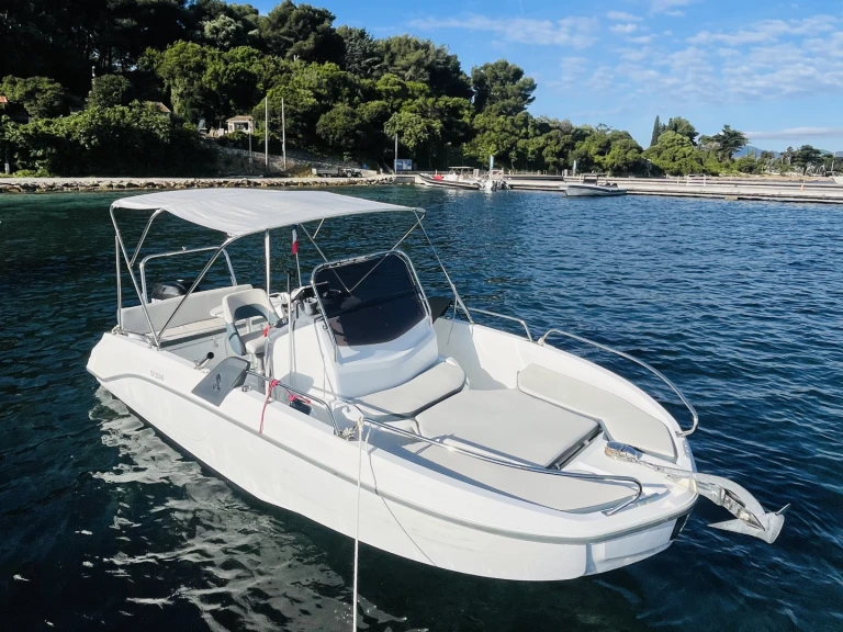Wynajem łodzi Antibes tanio Flyer 6.6 SPACEdeck