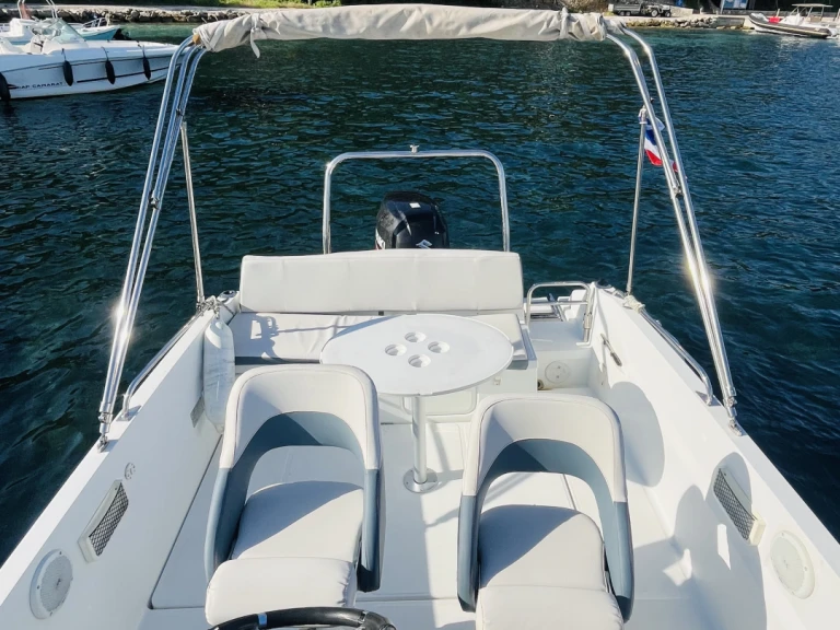 Wynajem łodzi Bénéteau Flyer 6.6 SPACEdeck w Antibes na SamBoat 