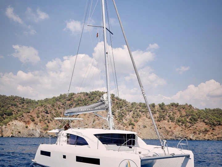 Wynajem łodzi Tivat tanio Leopard 40