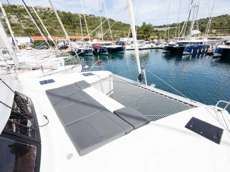Wynajmij Fountaine Pajot Astrea 42 w Primosten
