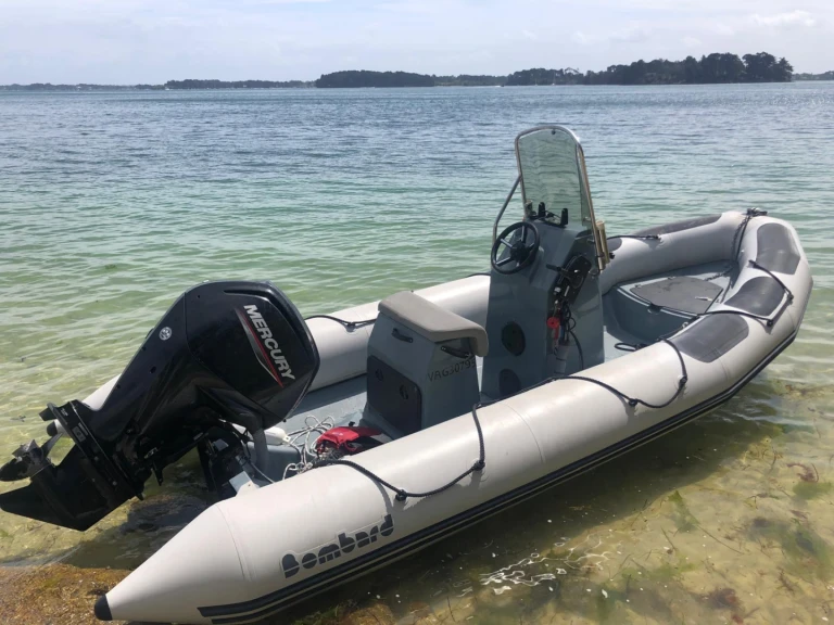 Wynajem łodzi Larmor-Baden tanio Explorer 550