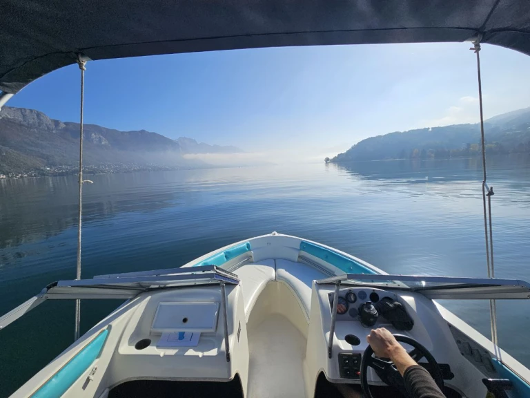 Wynajem Motorówka w Annecy - Larson AA160