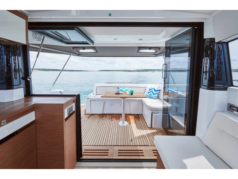 Wynajem w Neapol- Jeanneau NC 37 na SamBoat