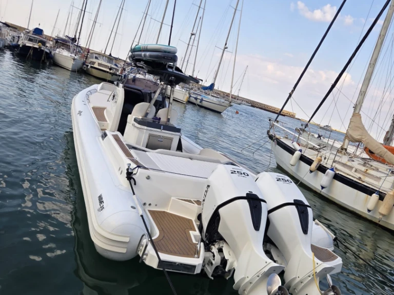 Łódż półsztywna do wynajmu w Castellammare del Golfo w najlepszej cenie