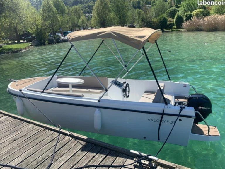 Wynajmij Valory 520 Premium w Annecy