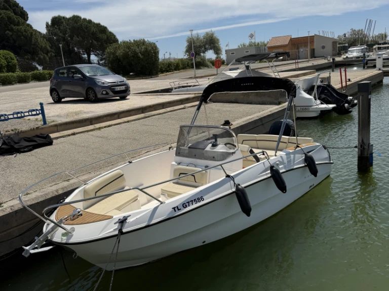 Motorówka do wynajmu w La Londe-les-Maures w najlepszej cenie