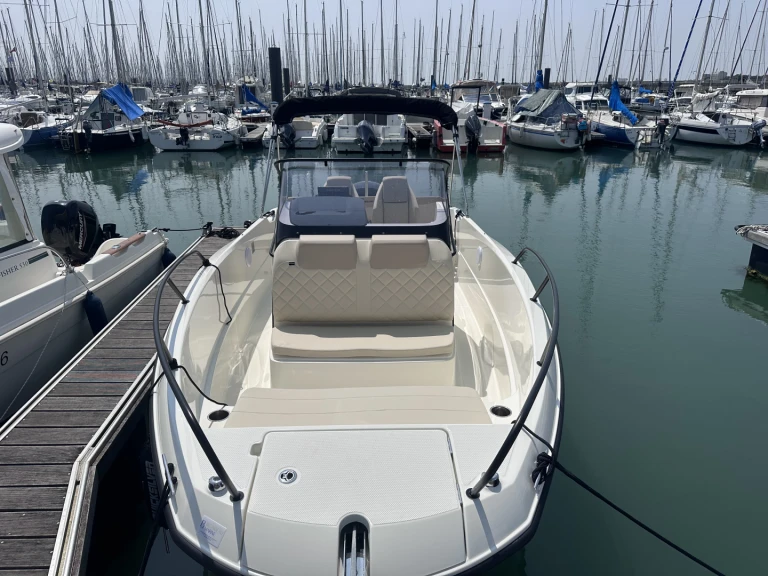Wynajem Motorówka Quicksilver z patentem 