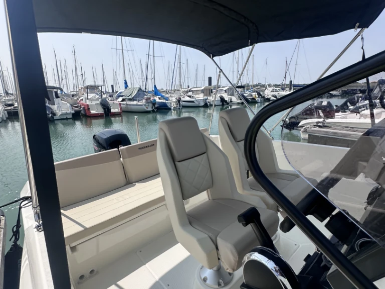 Quicksilver 705 Open między profesjonalistami a osobami prywatnymi w La Rochelle