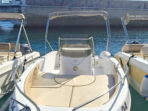 Motorówka do wynajmu w Taranto w najlepszej cenie