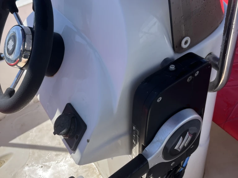 Wynajem Motorówka Astec z patentem 