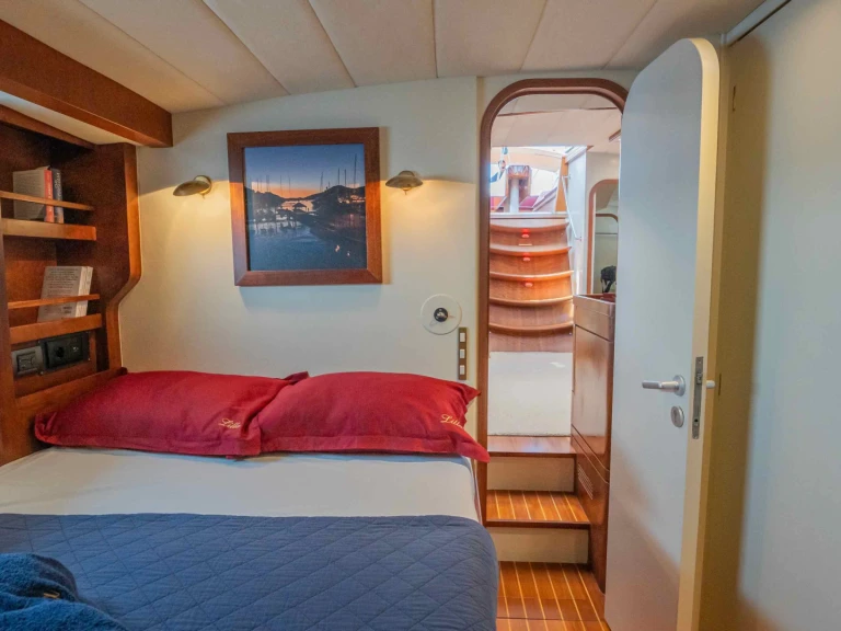 Wynajmij Cnb CNB 76 w Castellammare di Stabia