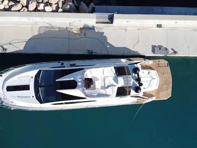 Wynajmij Galeon Galeon 700 Skydeck - 4 + 1 cab. w Novi Vinodolski