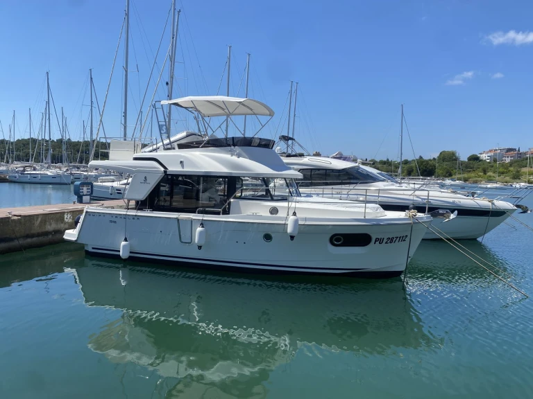Wynajem Motorówka w Pula - Bénéteau Swift Trawler 35