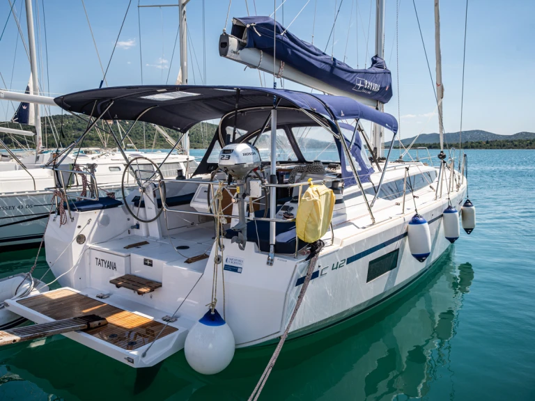 Wynajem łodzi Pirovac tanio Bavaria C42