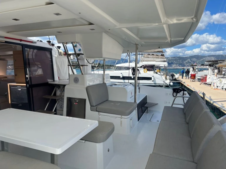 Wynajem w Saint-Mandrier-sur-Mer- Fountaine Pajot Astrea 42 na SamBoat