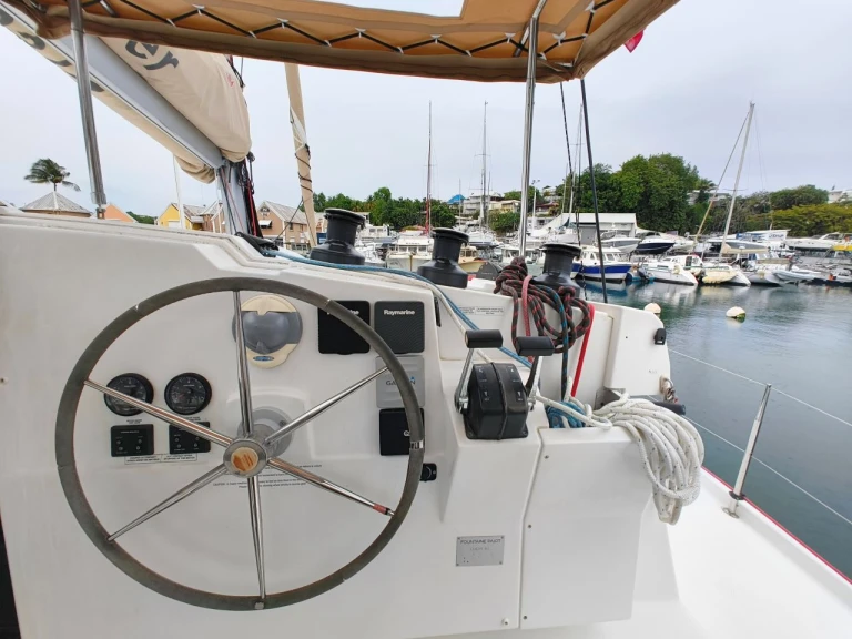 Wynajem Katamaran Fountaine Pajot z patentem 