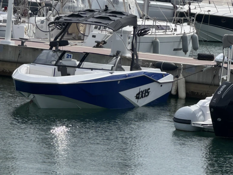 Wynajmij Axis T220 w Port des Marines de Cogolin