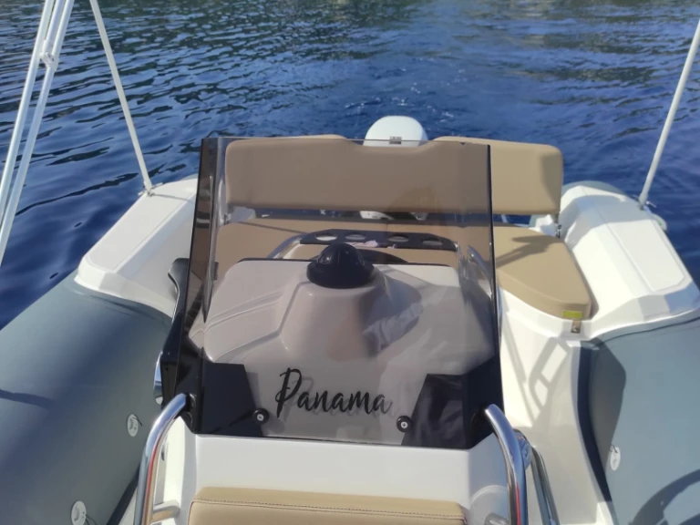 Wynajem Łódż półsztywna Blue rib z patentem 