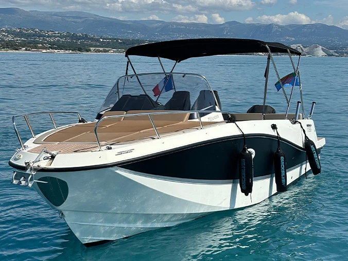 Wynajmij Quicksilver Activ 755 Open w Antibes