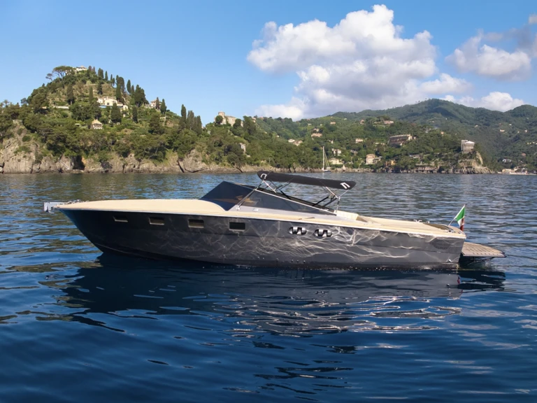 Wynajmij Motorówka z lub bez skippera Magnum w Saint-Tropez