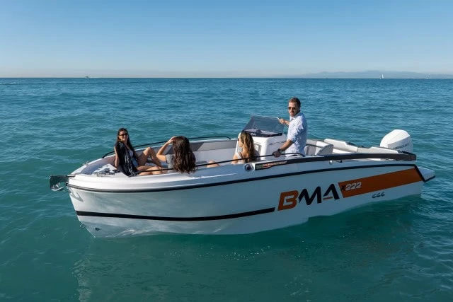 Wynajmij BMA BMA X199 w Bonifacio Port