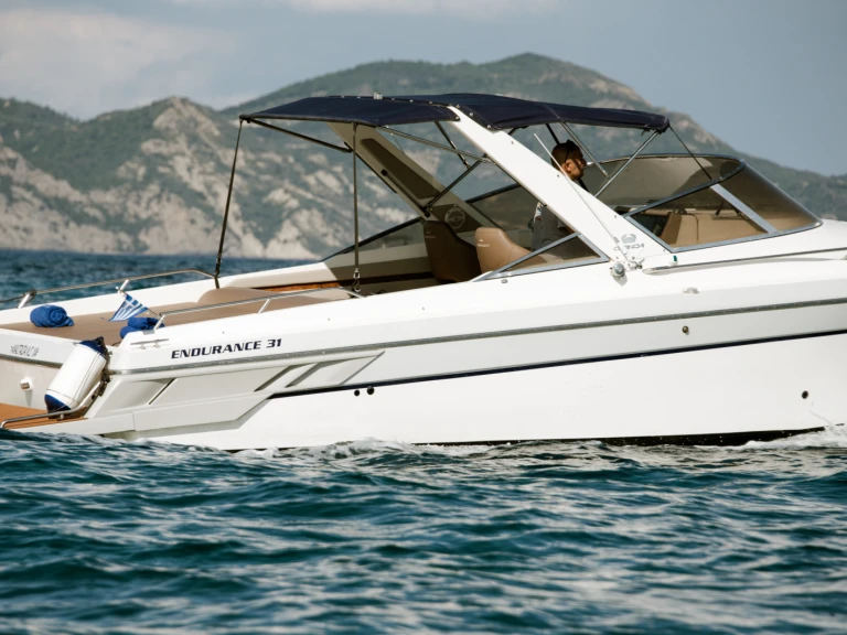 Wynajmij Cranchi Endurance 31 w Laganás