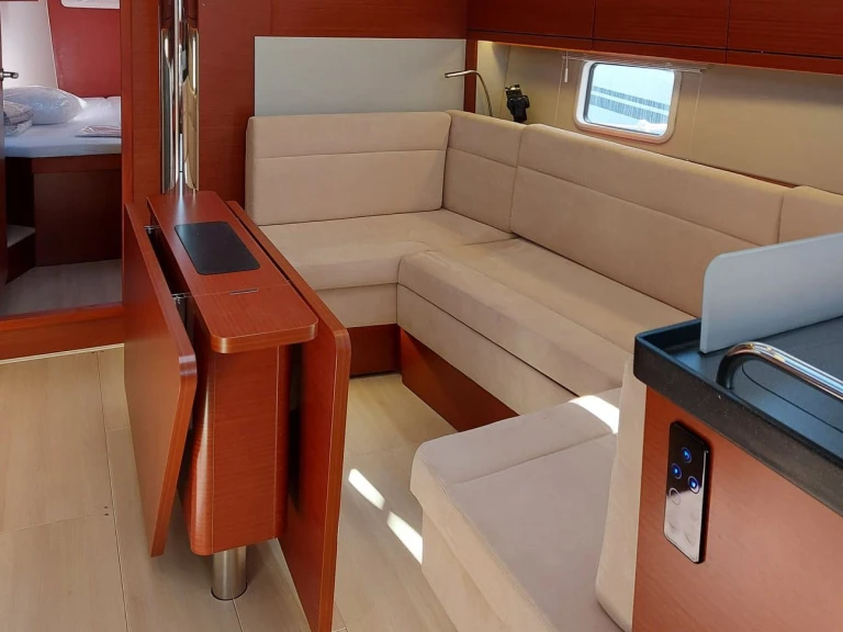 Wynajmij Hanse Hanse 418 w Lavrio