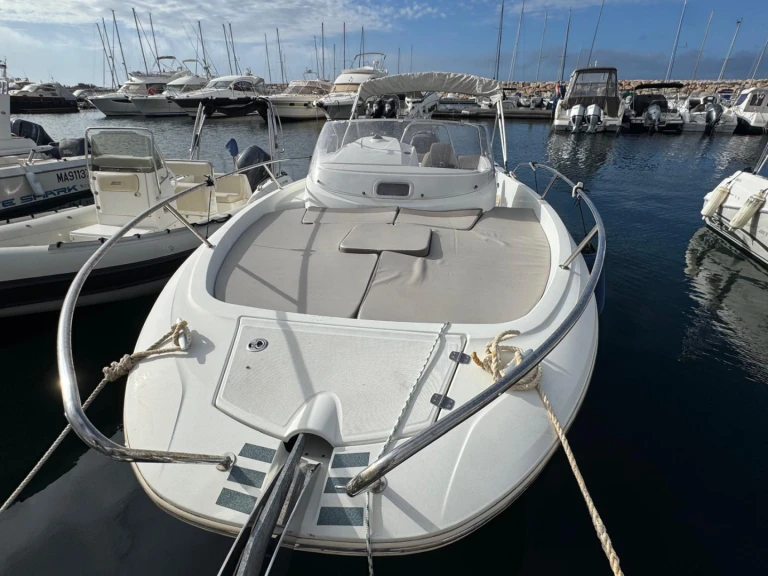 Wynajem w Empuriabrava- Jeanneau Cap Camarat 7.5 WA Serie 2 na SamBoat