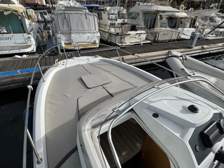Wynajmij Jeanneau Cap Camarat 7.5 WA Serie 2 w Empuriabrava