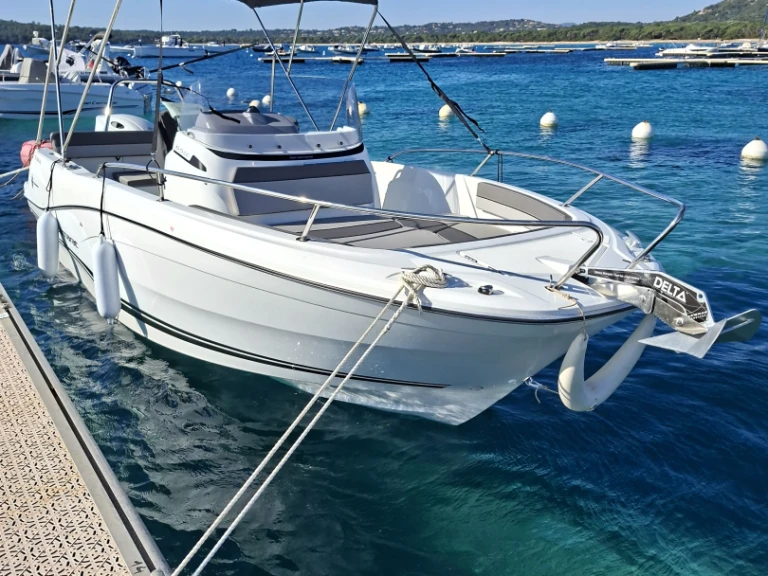 Wynajmij Motorówka z lub bez skippera Jeanneau w Porto-Vecchio