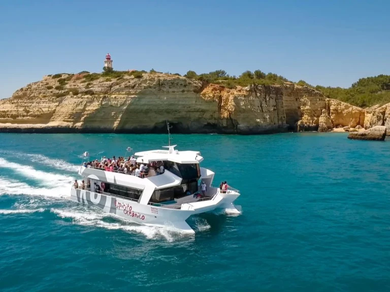 Wynajmij Katamaran z lub bez skippera Catamaran w Portimão