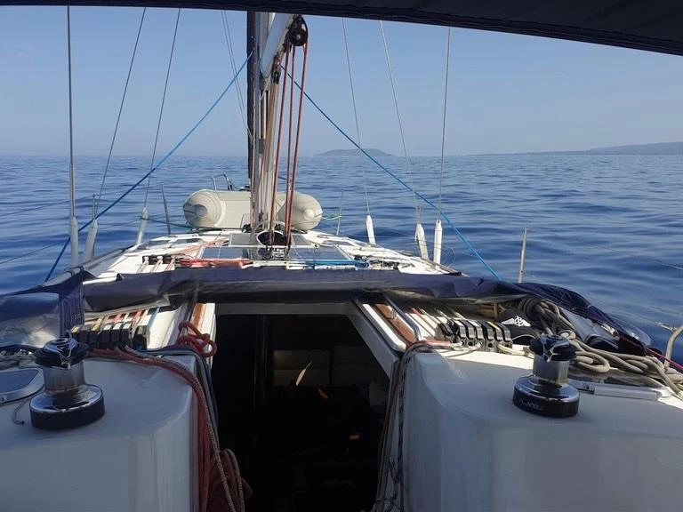 Wynajmij Jeanneau Sun Odyssey 43 w Níkiti