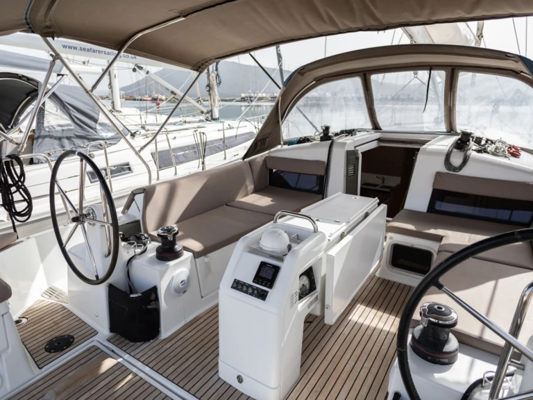 Jeanneau Sun Odyssey 440 między profesjonalistami a osobami prywatnymi w Sývota