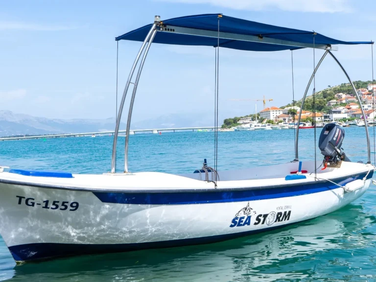 Wynajmij  Motorboat w Trogir