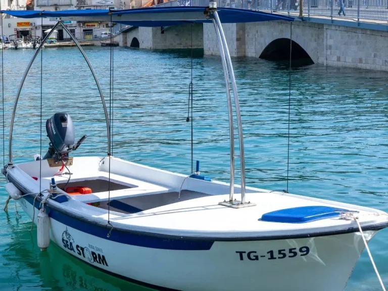 Wynajem łodzi Trogir tanio Motorboat